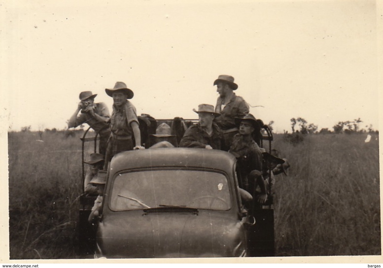 Photo Para Commando Belge à L'exercice Au Congo Camion Militaire - Guerre, Militaire