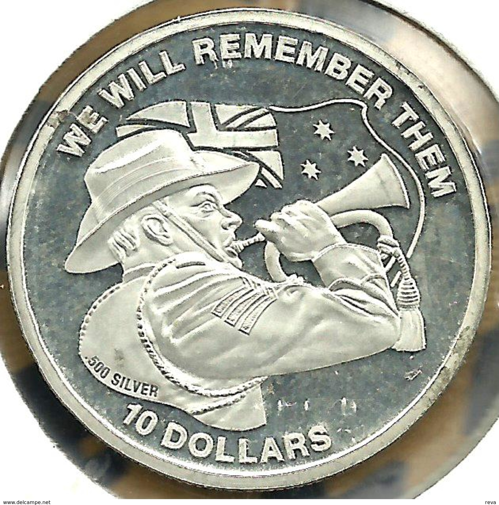 KIRIBATI ISLANDS $10 WWI MAN SOLDER  FRONT QEII HEAD BACK 2013 AG SILVER BUNC 1 YEAR  READ DESCRIPTION CAREFULLY!!! - Kiribati