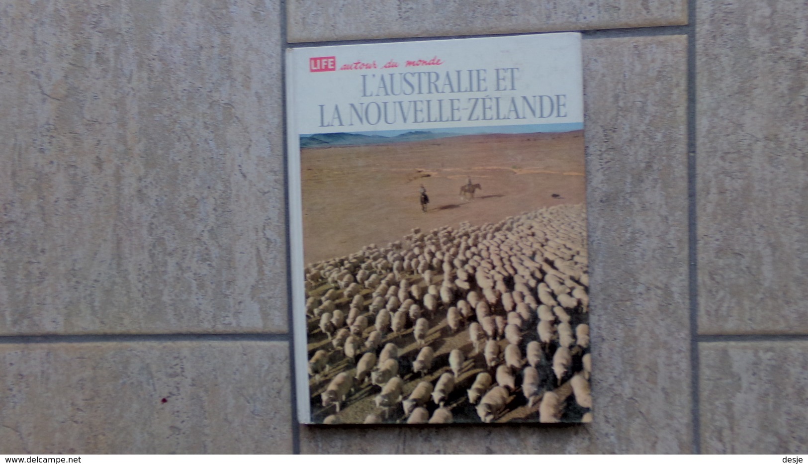 L`Australie Et La Nouvelle Zélande Par Colin MacInnes, 160 Pp., Verona, 1969 - Autres & Non Classés