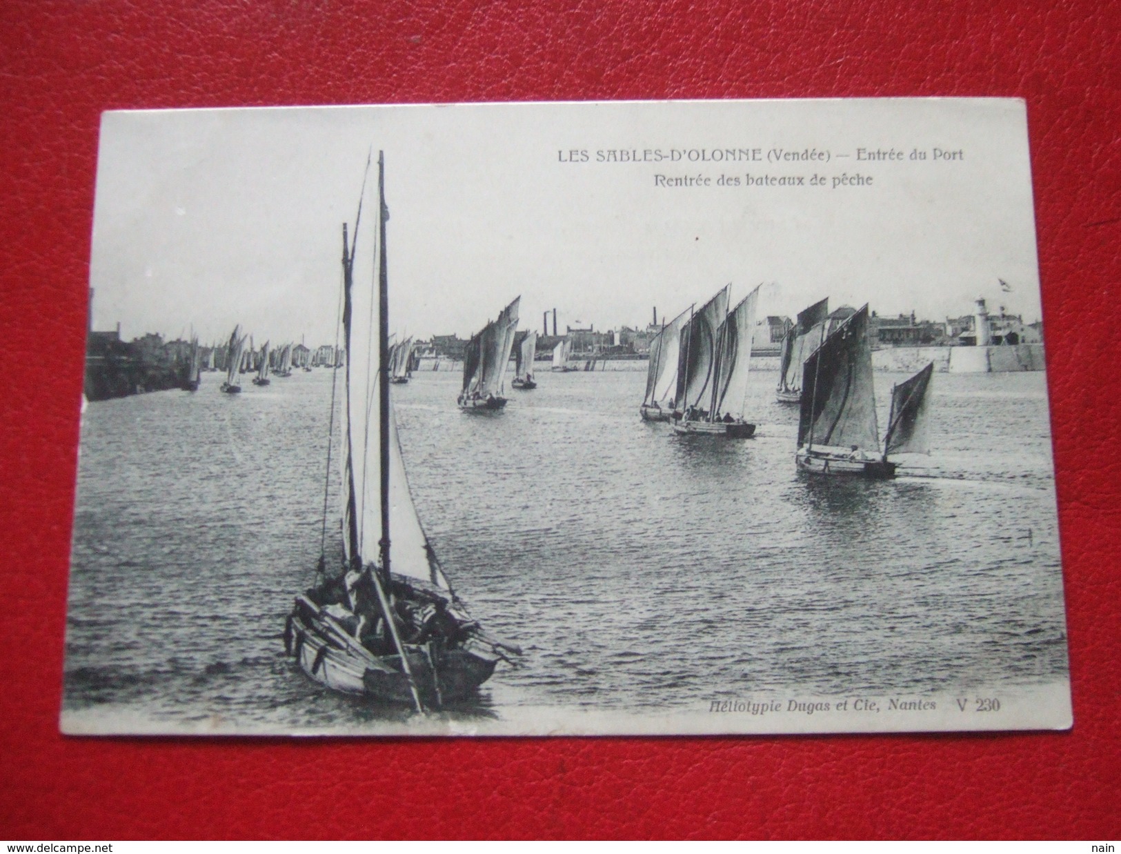 85 - LES SABLE D' OLONNE - ENTREE DU PORT - RENTREE DES BATEAUX DE PECHE - " RARE " - - Sables D'Olonne