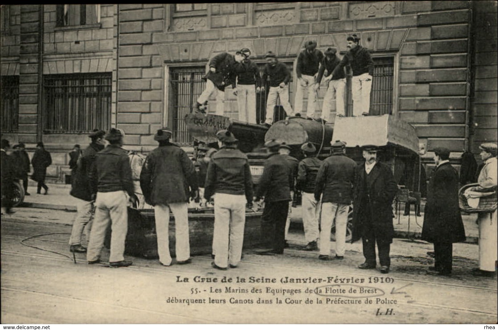 29 - BREST - PARIS - Crue De La Seine - Les Marins Des Equipages De La Foltte De Brest Débarquent Leur Canots - Brest