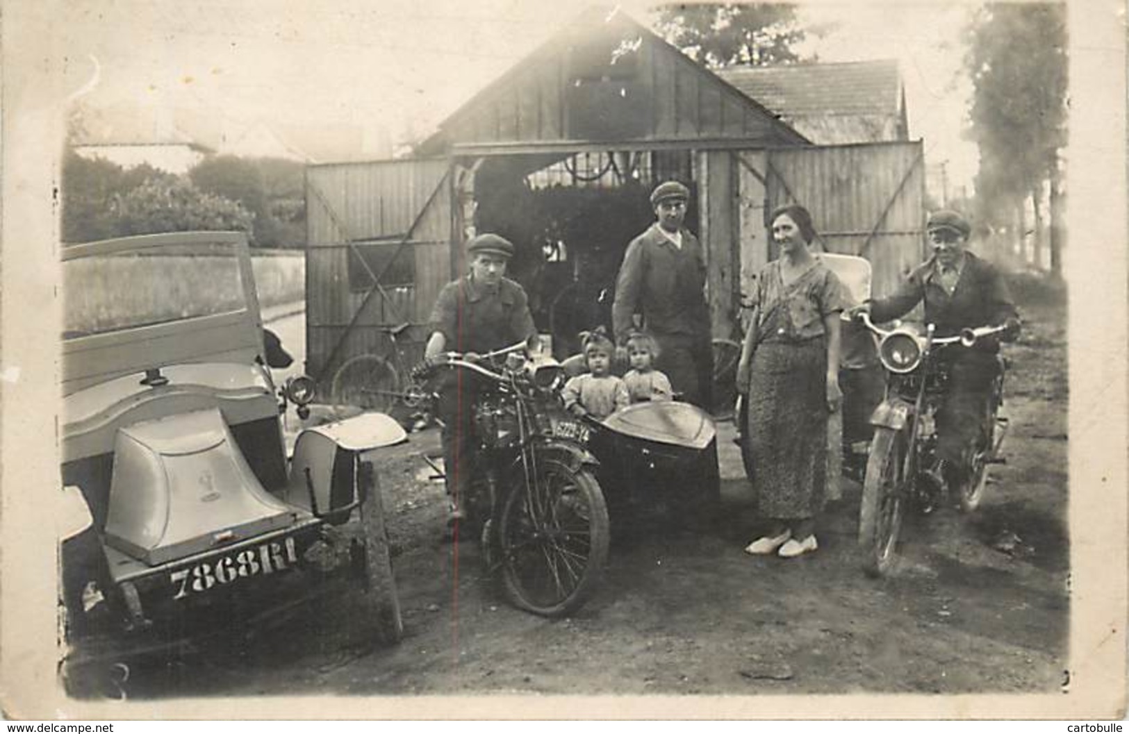 A - 16 - 2295 - BOISSY SAINT LEGER - CARTE PHOTO D'un GARAGE - 1924 - MOTOS - MOTOCYCLISME - AUTOMOBILES - AUTOS - - Boissy Saint Leger