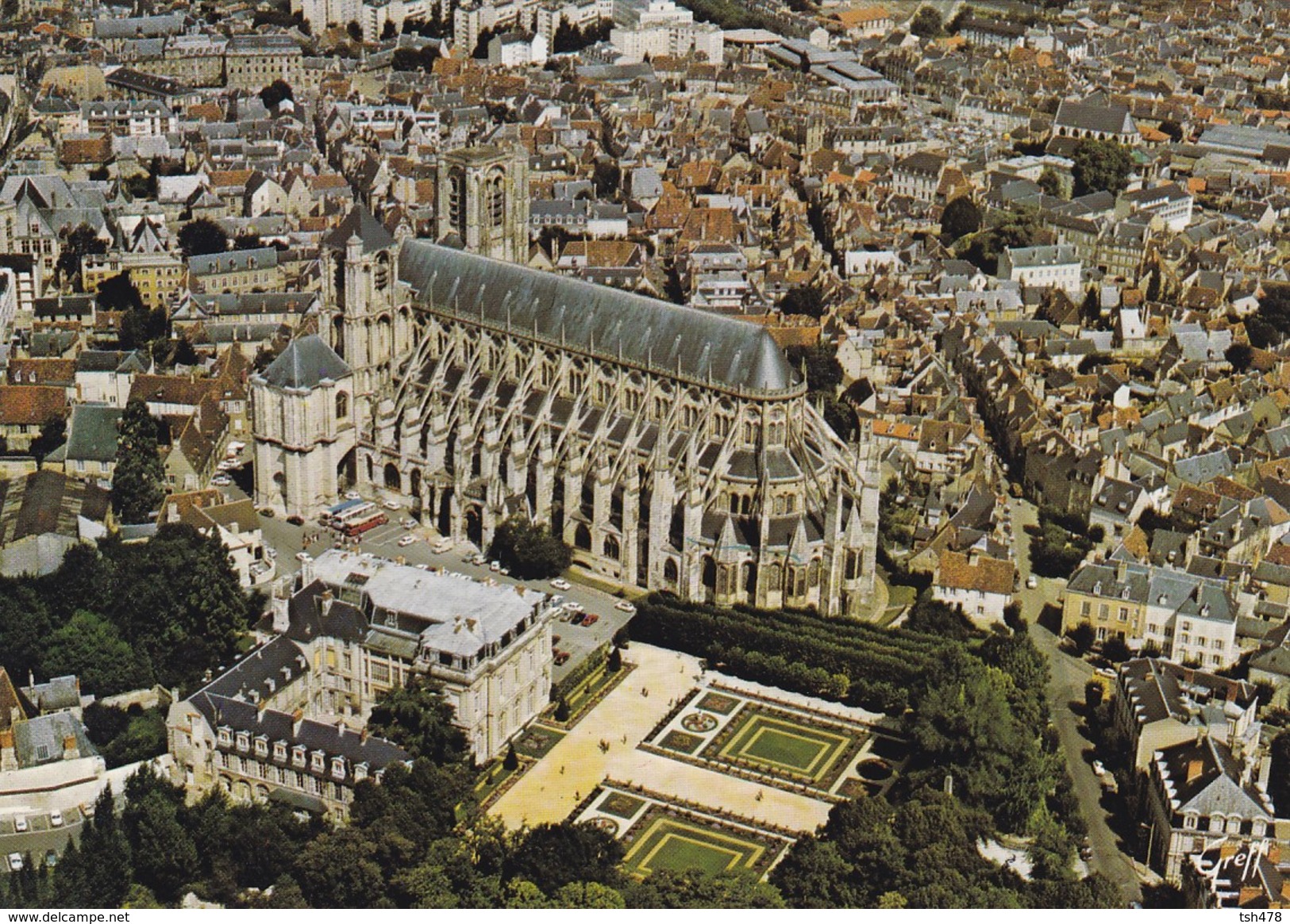 18----BOURGES-----cathédrale Saint-etienne Et Jardins De L'archevêché-- -voir 2 Scans - Bourges