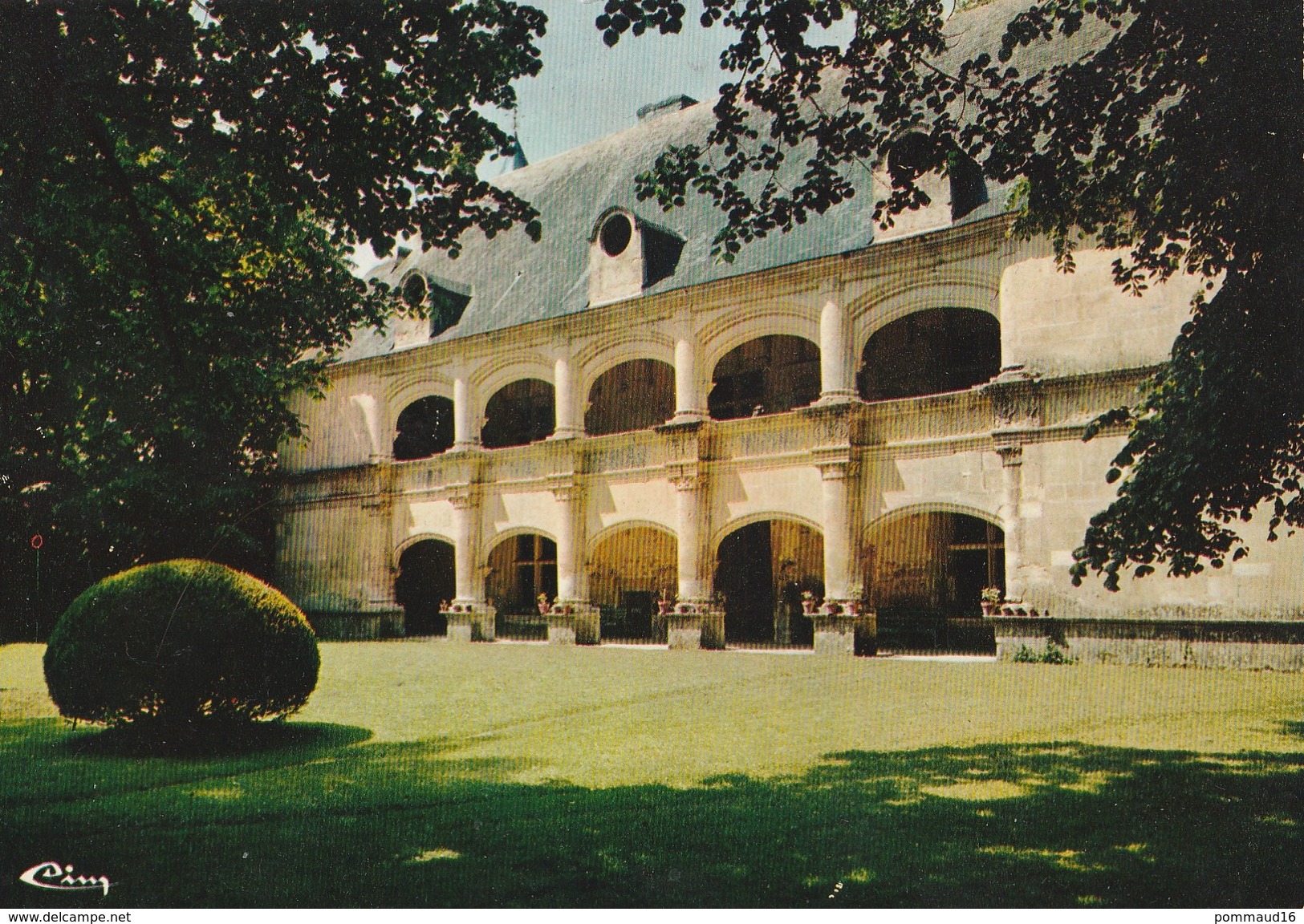 CPM Dampiere-sur-Boutonne Le Parc Et La Façade Du Château - Dampierre-sur-Boutonne