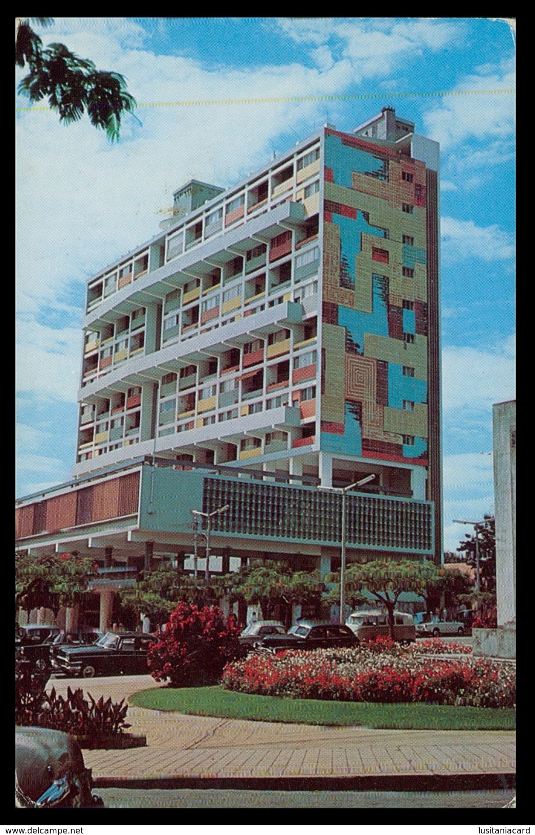 LOURENÇO MARQUES - BANCOS - Edificio Do Montepio. Prédio Moderno E Arrojado  (Ed.Focarte Nº 2) Carte Postale - Mozambique