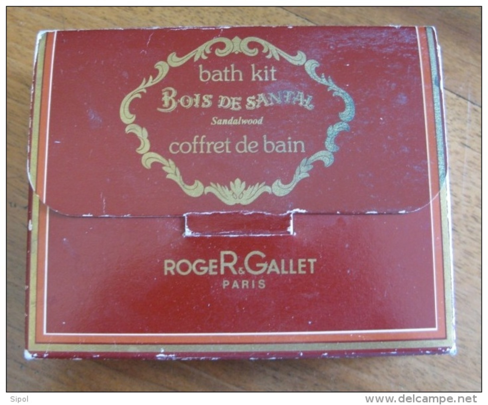 Echantillons Anciens  " Bath Kit " De Roger & Gallet  Bois De Santal  Dans Boite Cartonnée - Muestras De Perfumes (testers)