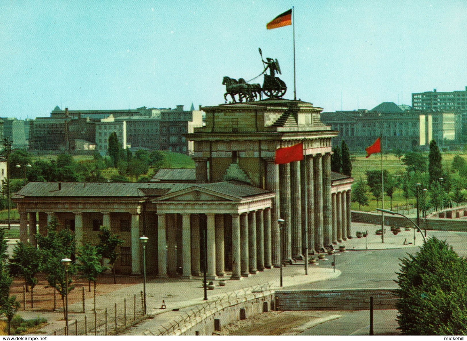 BERLIN-BRANDENBURGER TOR MIT MAUER - Muro De Berlin