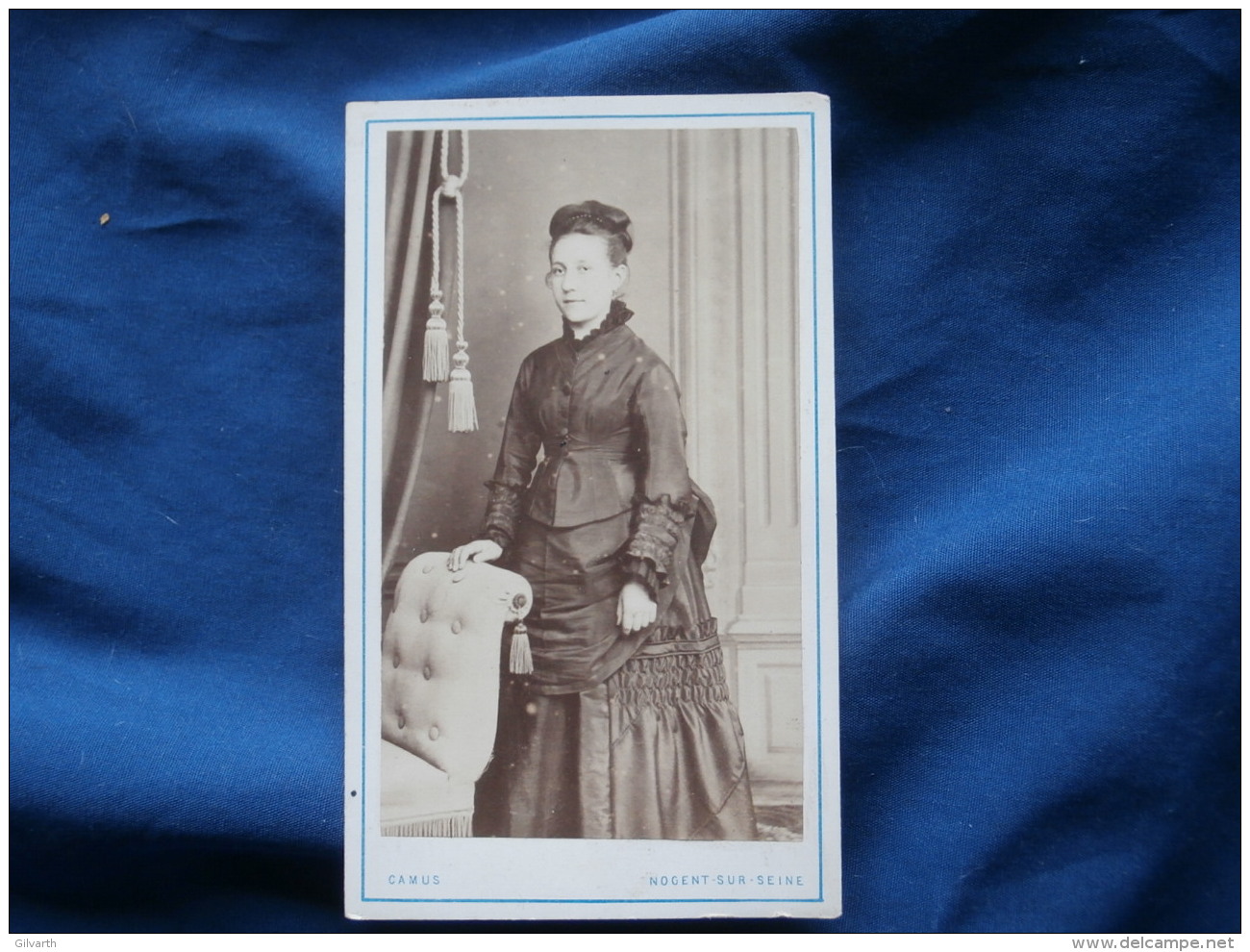Photo CDV Camus à Nogent Sur Seine  Jeune Femme Portant Une Robe Avec Des Fronces - Second Empire - L290A - Antiche (ante 1900)