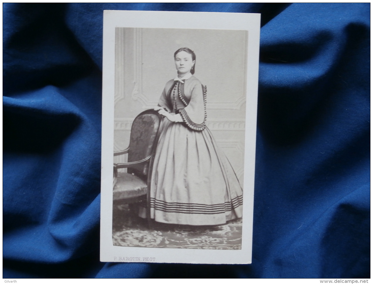 Photo CDV Barotin à Nantes -  Jeune Femme Avec Belle Robe, Bourgeoisie, Noblesse Second Empire Circa 1865 L290A - Anciennes (Av. 1900)