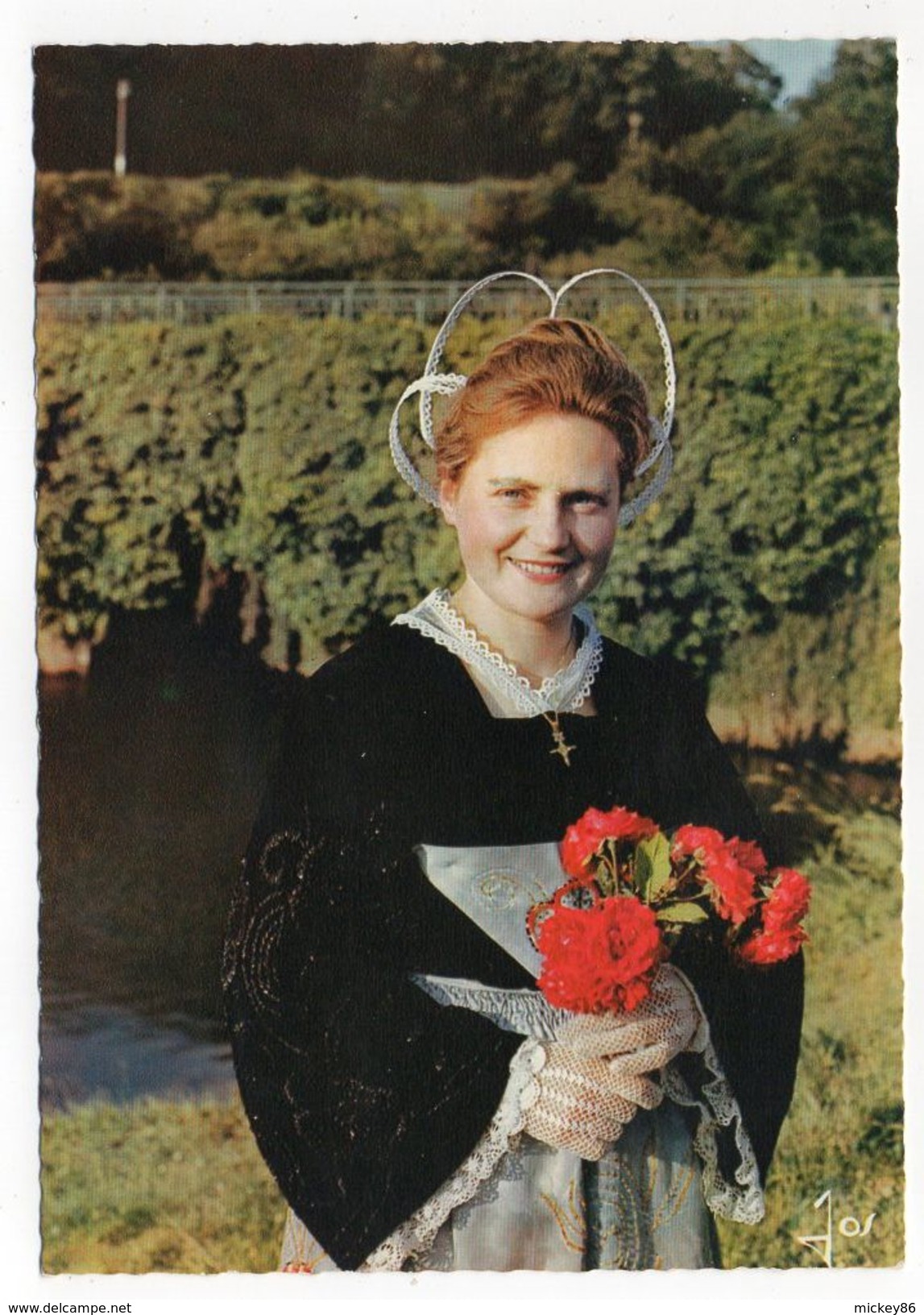 CHATEAUNEUF DU FAOU--Jeune Fille En Costume(animée,coiffe,folklore) Cpsm 15 X 10 N°2088 éd  Jos....à Saisir - Châteauneuf-du-Faou