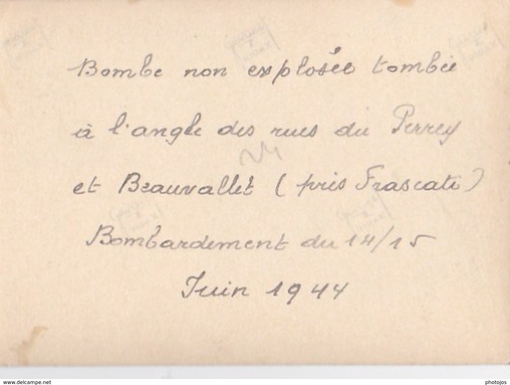 Intéressante  Photo D'une Bombe Non Explosée Tombée Au Havre (76) Près De L'Hôtel Frascati En 1944 (voir Dos) - Oorlog, Militair