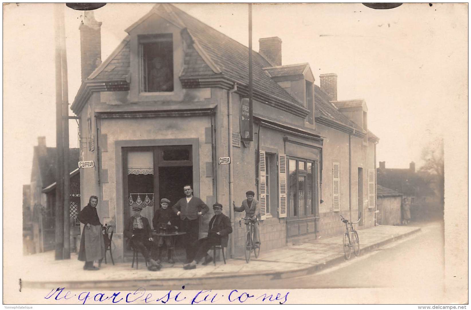 71 - SAONE ET LOIRE / Gueugnon - Carte Photo - Devanture Coiffeur - Superbe !! - Gueugnon