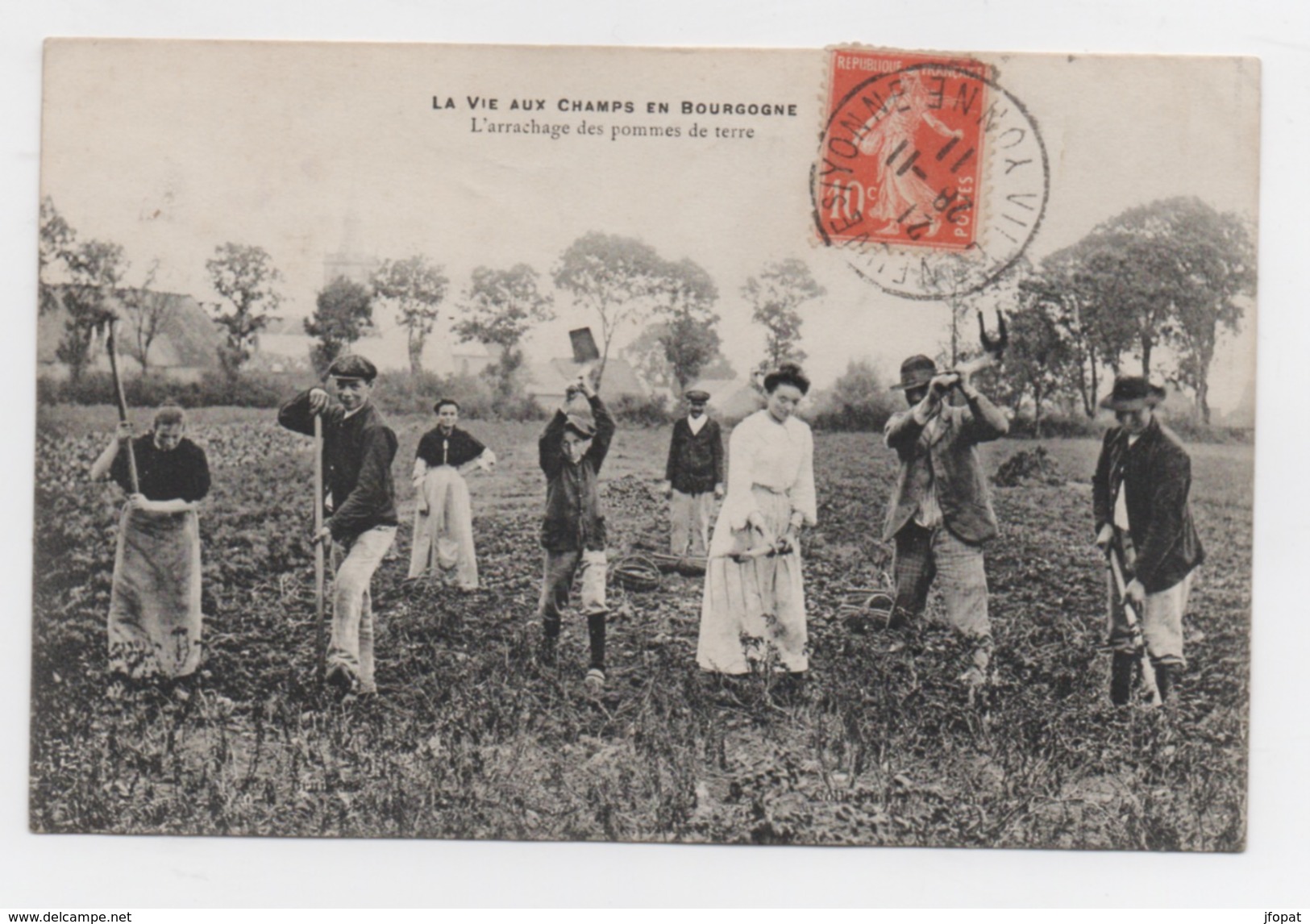 BOURGOGNE - L'arrachage Des Pommes De Terre - Bourgogne