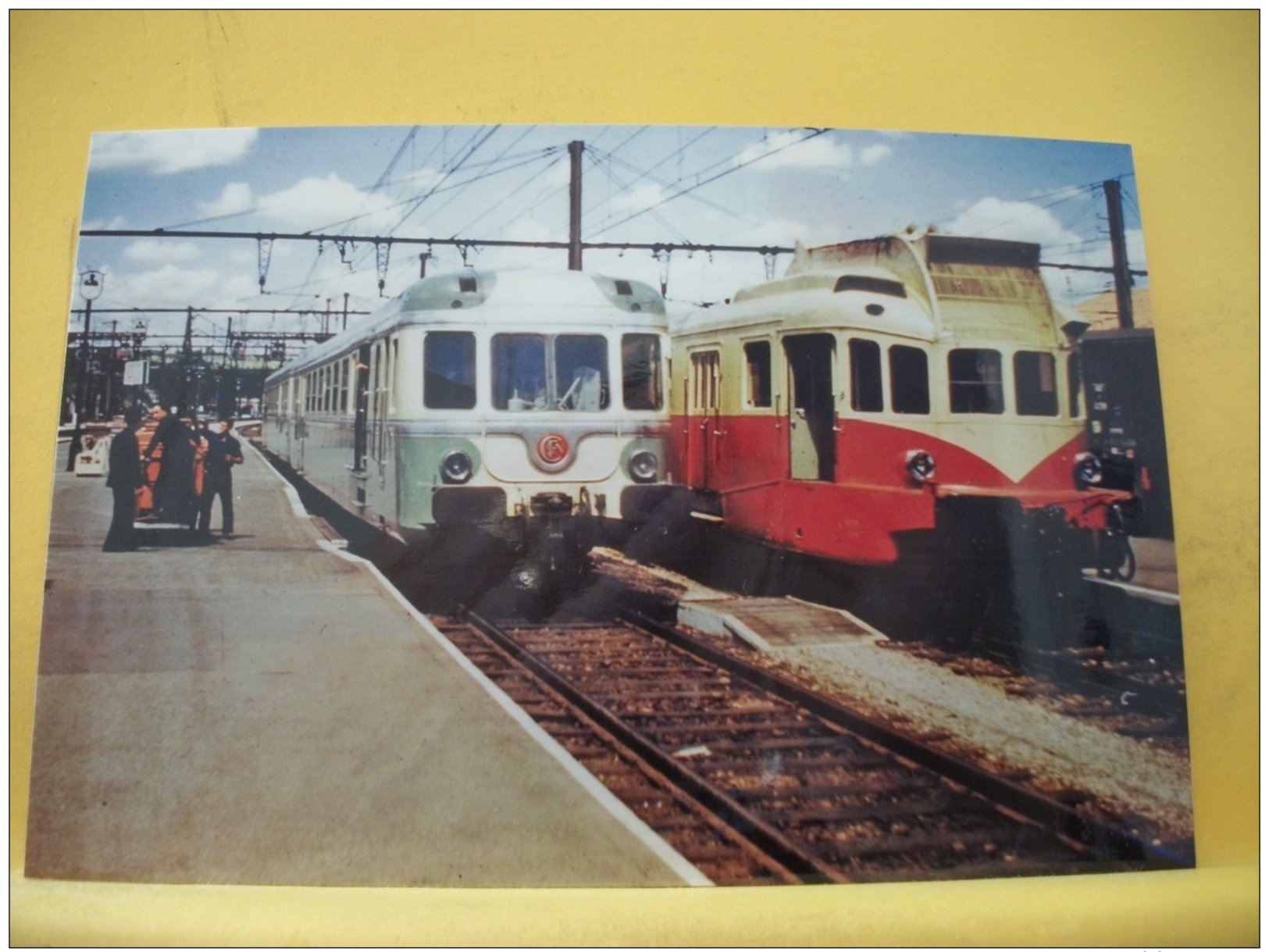 TRAIN 2137 - TIRAGE 100 EX - 87 LIMOGES 27 JUIN 1956 RGP BIMOTEUR (SERIE X2701 A X2720) AUTORAIL VH RENAULT (SERIE X2031 - Limoges