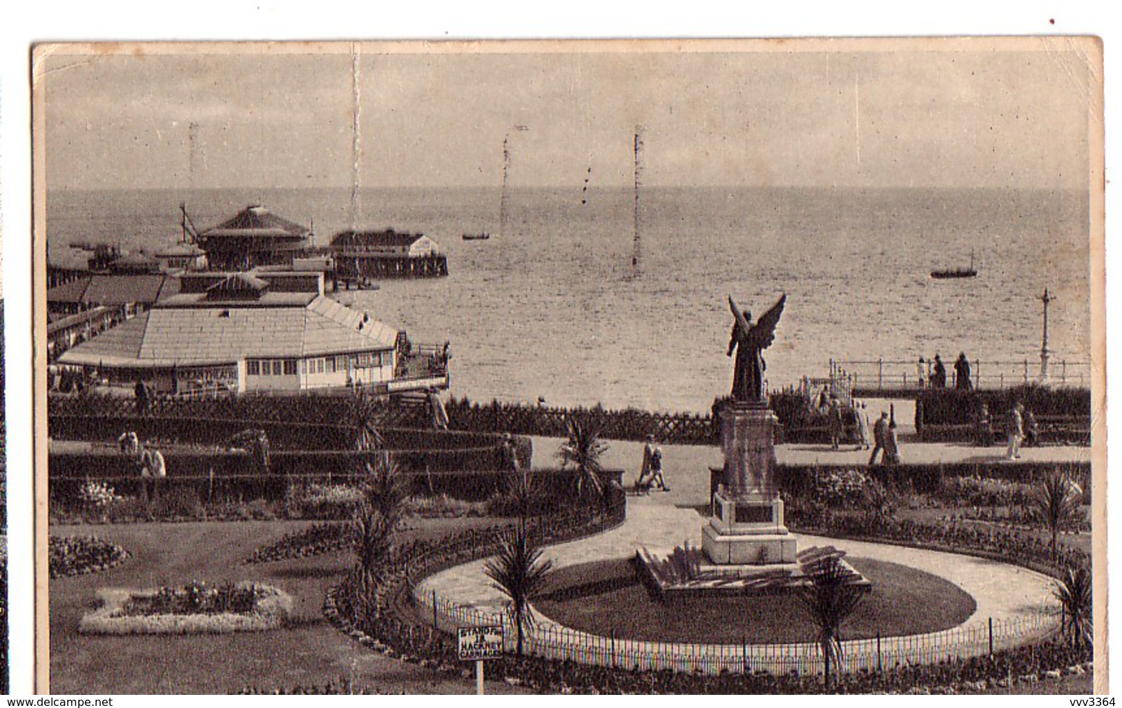 CLACTON-ON-SEA: War Memorial & Gardens - Clacton On Sea