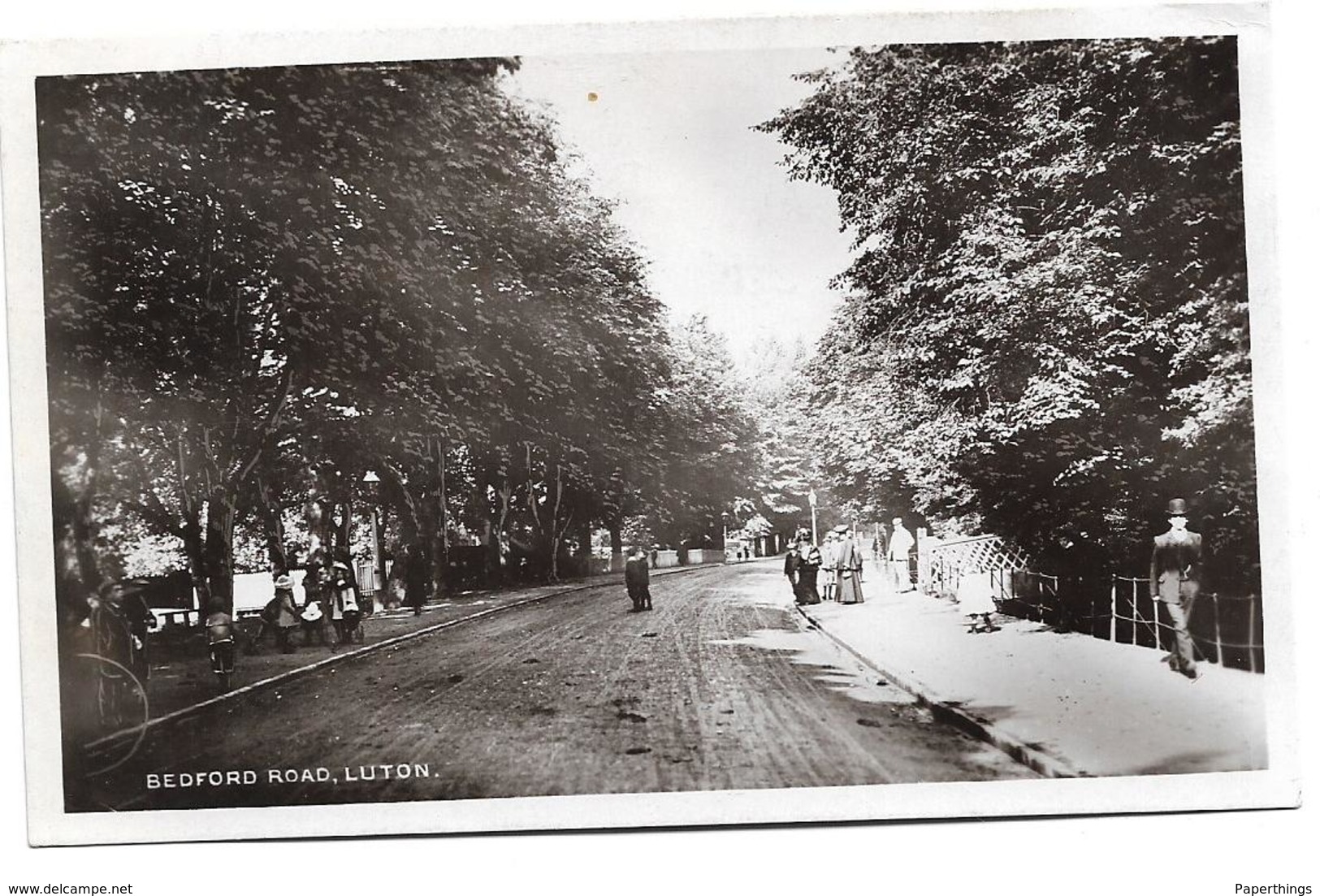 EARLY REAL PHOTOGRAPH POSTCARD 1916, BEDFORD ROAD, LUTON, BEDFORDSHIRE - STREET SCENE, PEOPLE - Autres & Non Classés