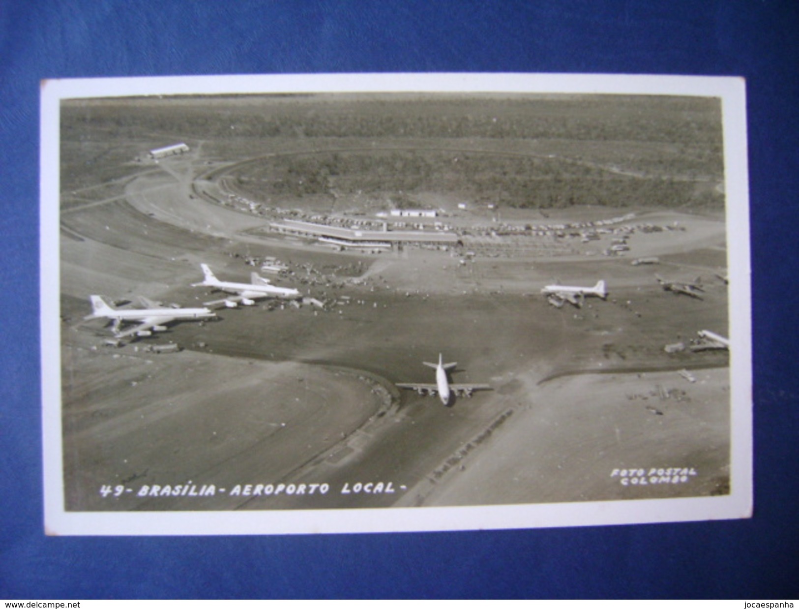 BRASILIA AIRPORT (BRAZIL) STILL IN CONSTRUCTION WITH AIRPLANES ON THE TRACK - Vliegvelden