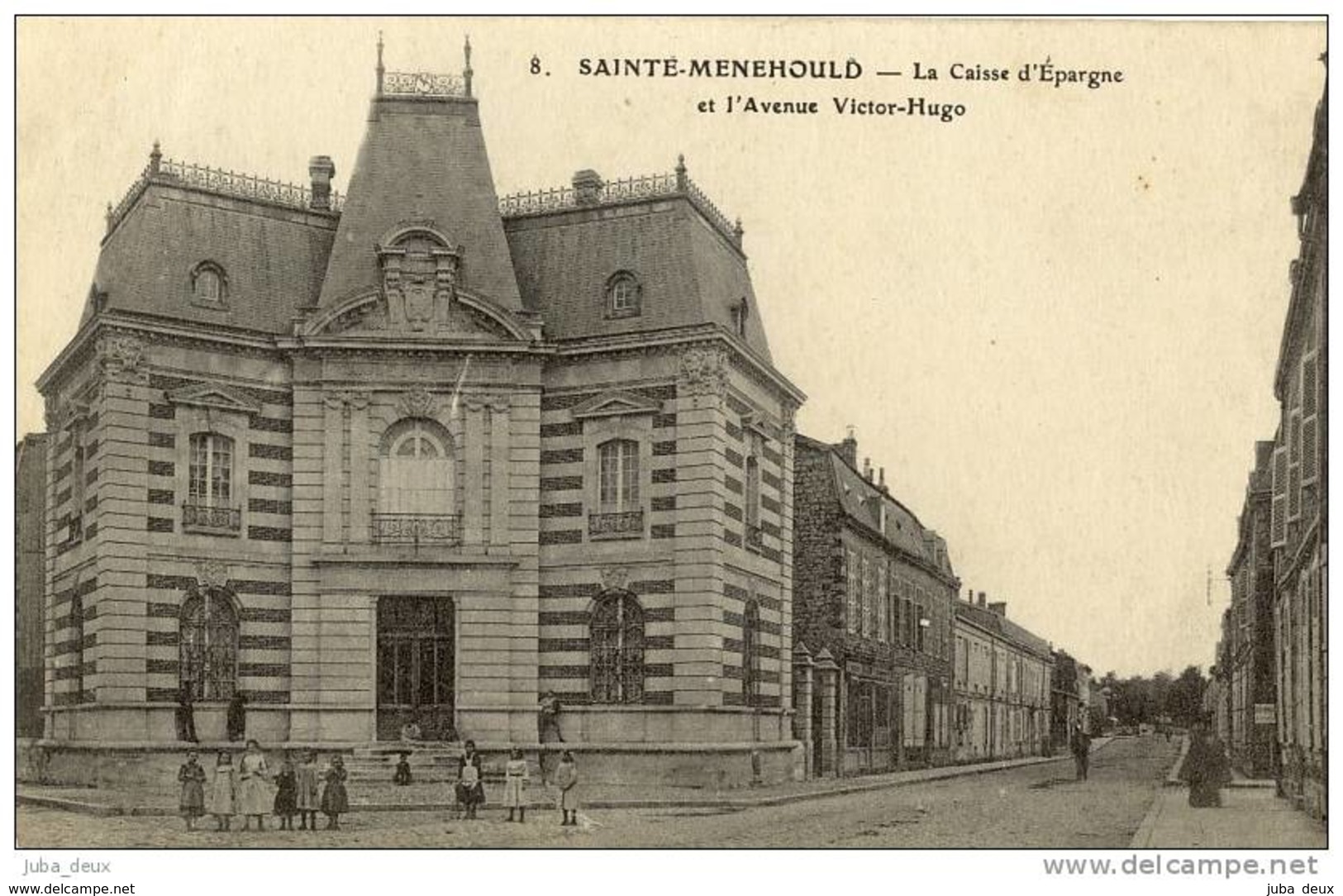 Sainte Ménehould . Caisse D'Epargne Et Avenue Victor Hugo .  Animée - Sainte-Menehould