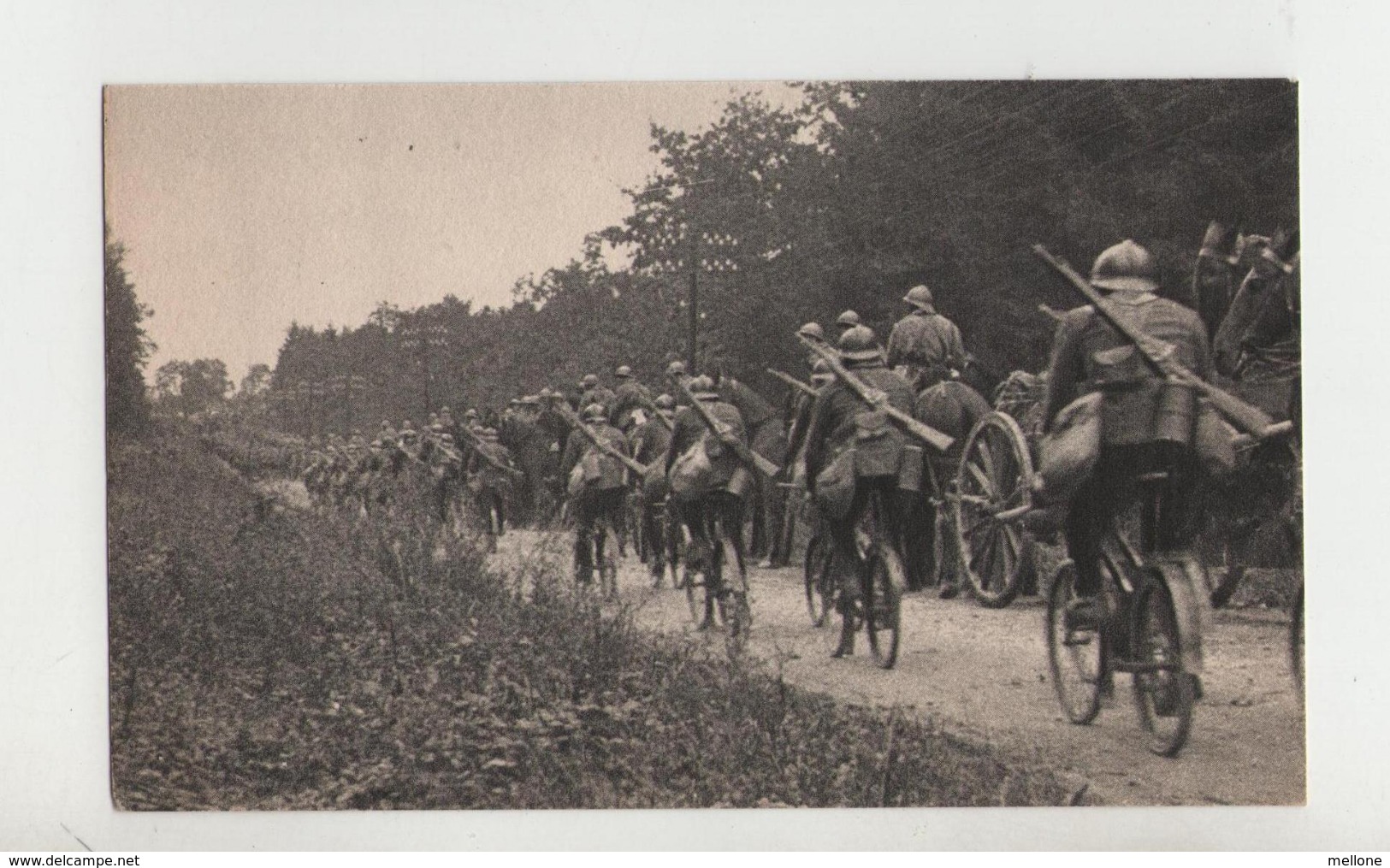 Peloton Cycliste Doublant Une Colonne D'artillerie - Guerre 1914-18 - 1914-18