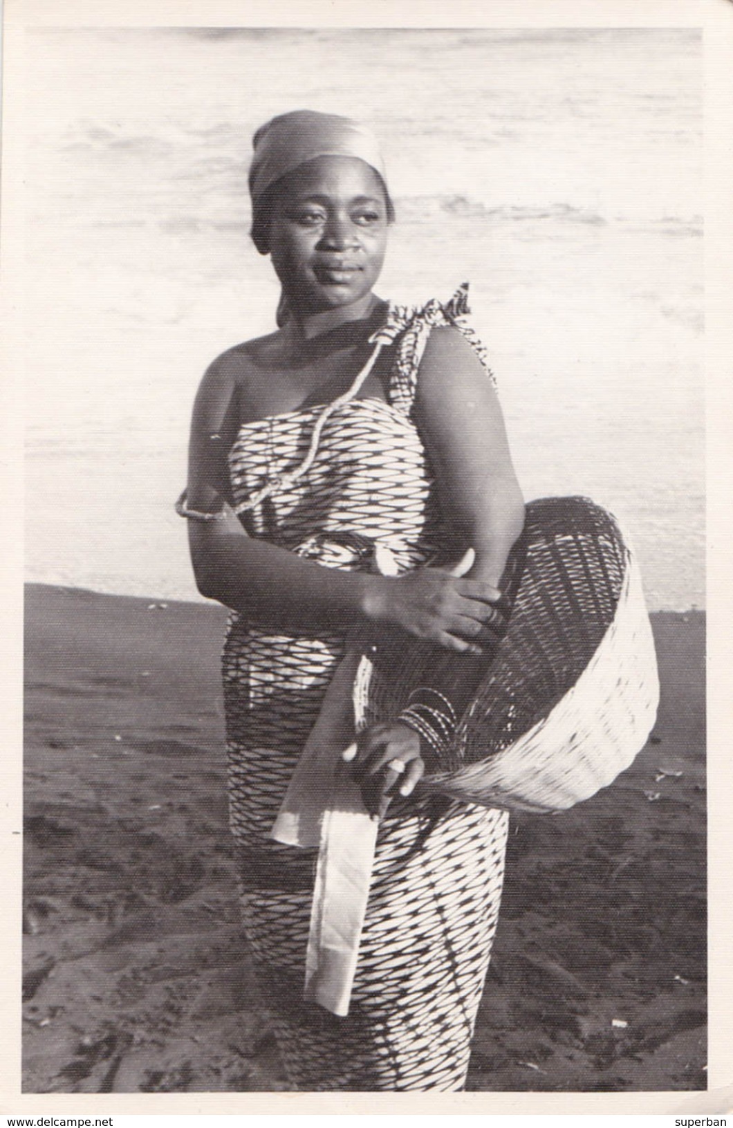 GHANA : GHANAIAN GIRL - CARTE VRAIE PHOTO / REAL PHOTO POSTCARD - ANNÉE / YEAR ~ 1960 - '65 (v-341) - Ghana - Gold Coast