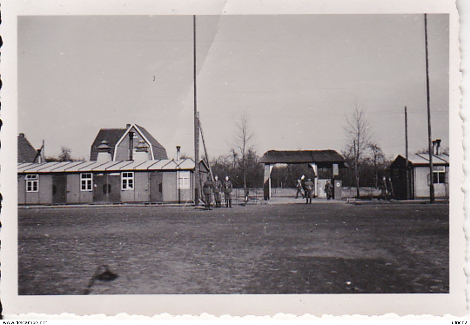 Foto Deutsche Soldaten - Kasernentor - 2. WK - 8*5cm (26327) - Guerra, Militari