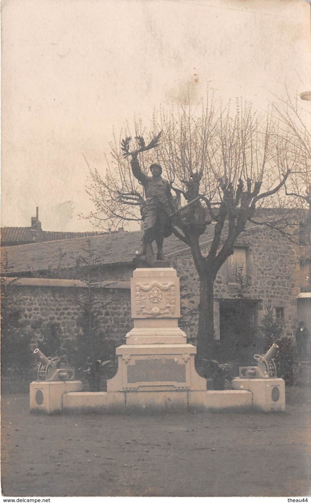 ¤¤  -  Carte-Photo Non Située   -  Monument Aux Morts   -  ¤¤ - Non Classés