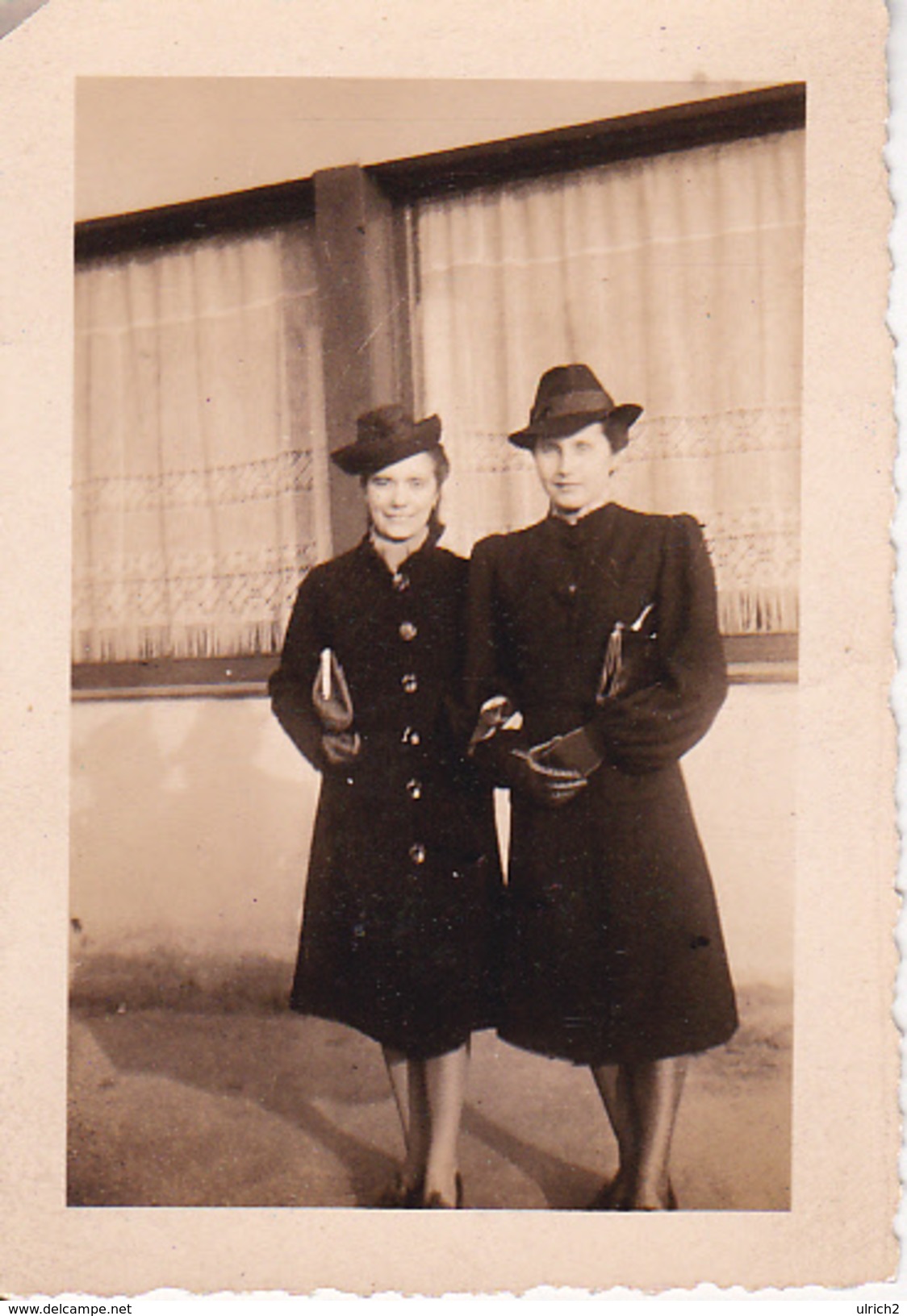 Foto 2 Elegante Damen Mit Hut -  Ca. 1940 - 8*5cm (26330) - Ohne Zuordnung