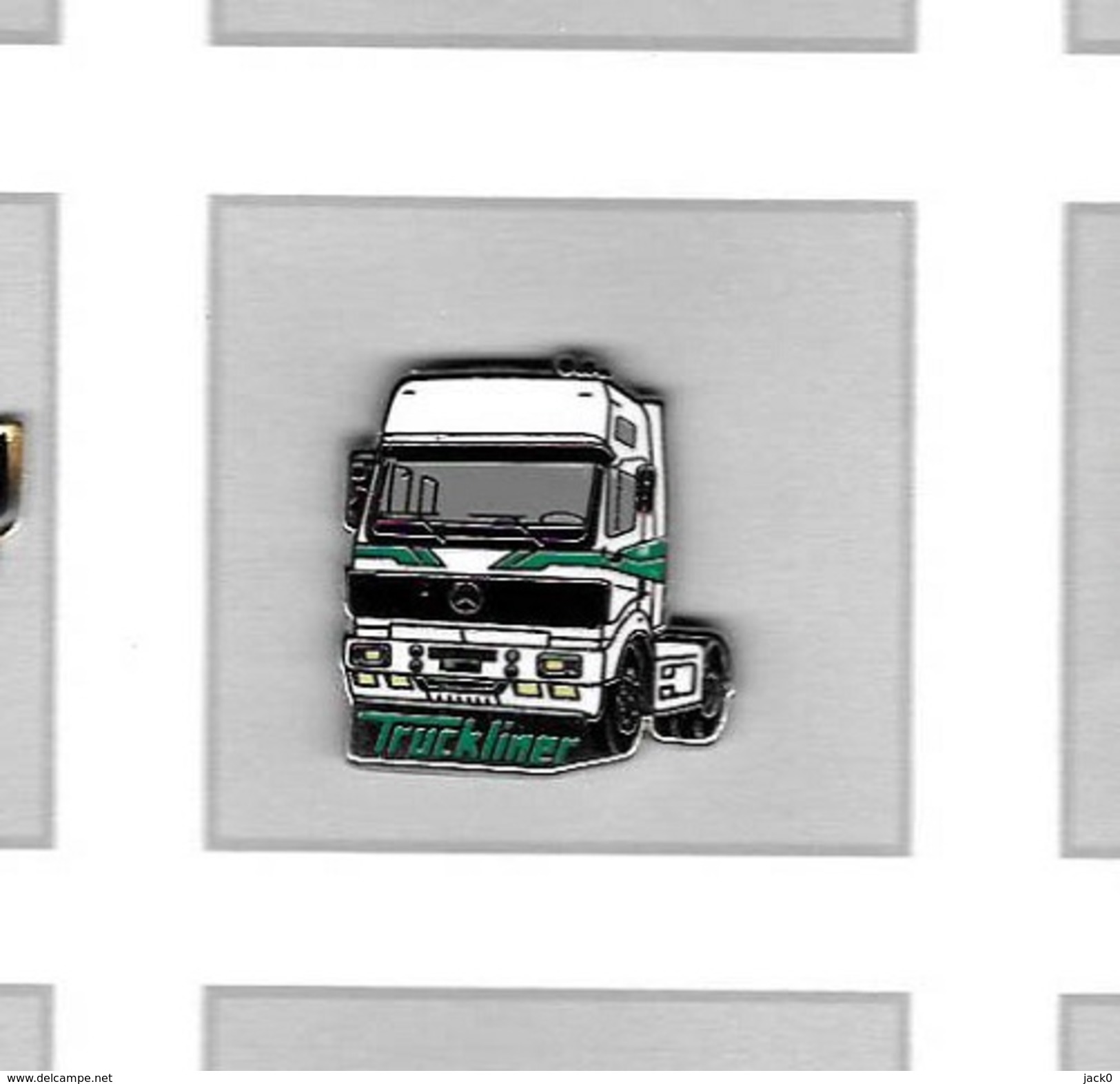 Pin´s  Automobile  Camion  Blanc  Et  Vert  MERCEDES  Truckliner  Signé  ATC  PARIS - Mercedes