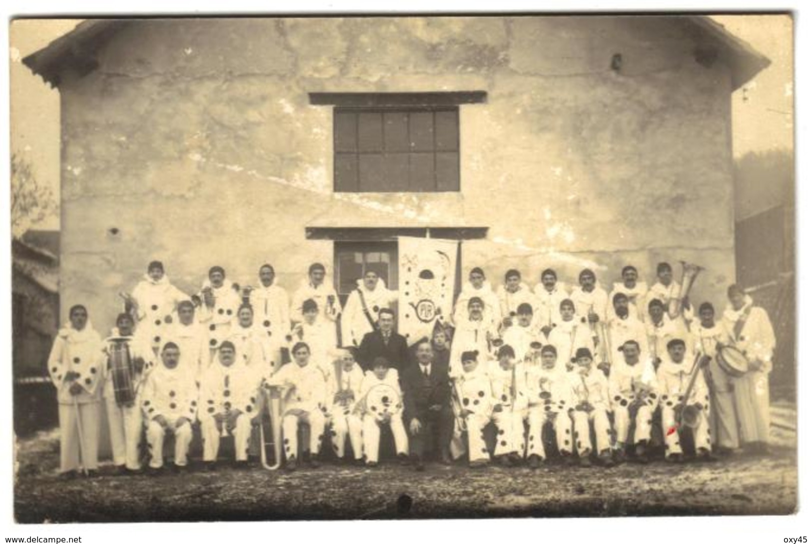 2 Carte Photo + 2 Photo Groupe De Musique Musicien Fanfare Bigophone Pierrot Fête Des Varennes - Costumi