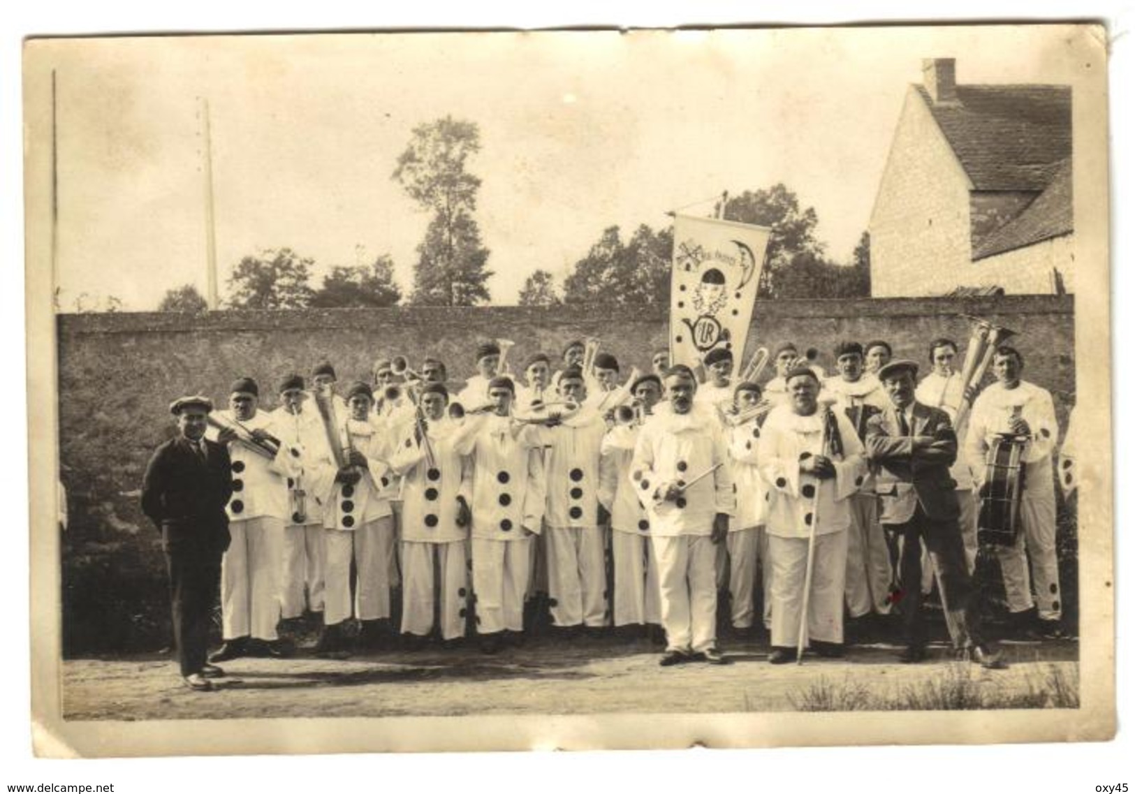 2 Carte Photo + 2 Photo Groupe De Musique Musicien Fanfare Bigophone Pierrot Fête Des Varennes - Costumi