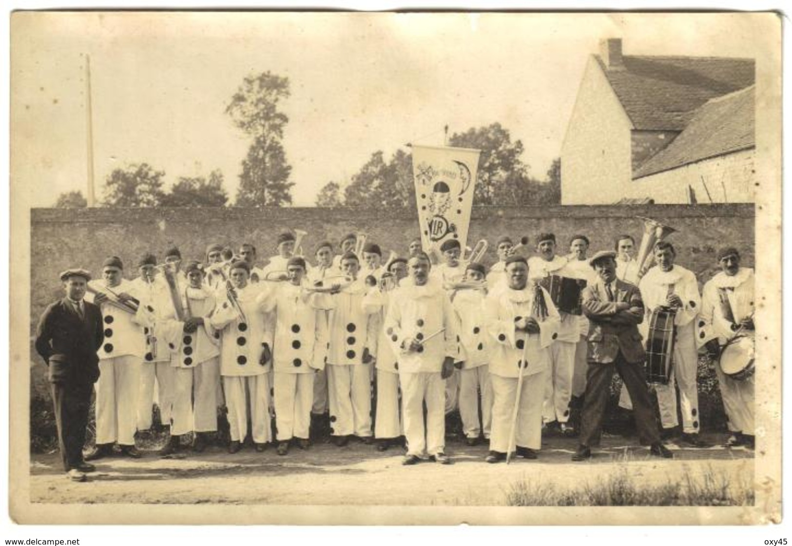 2 Carte Photo + 2 Photo Groupe De Musique Musicien Fanfare Bigophone Pierrot Fête Des Varennes - Costumi