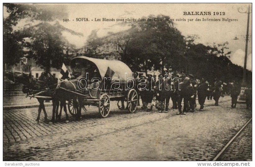 ** T1/T2 Balkan 1912. Sofia, Les Bl&eacute;sses Sont Places Dans Des Chariots Et Suivis Par Des Infirmiers Bulgares... - Non Classés