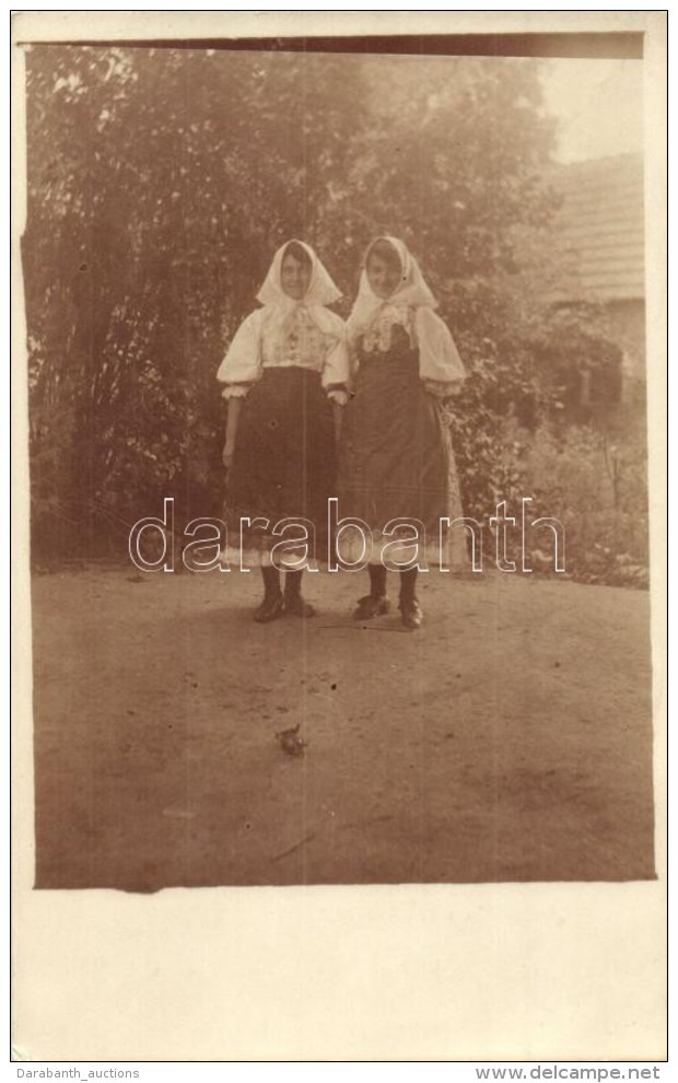* T2/T3 1918 FelsÅ‘bodok, Horn&eacute; Obdokovce; Menyecsk&eacute;k / Young Wives, Hungarian Folklore, Photo (EK) - Non Classés