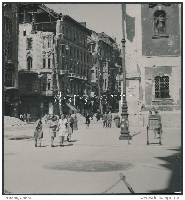 1945 Budapest, H&aacute;bor&uacute;s Puszt&iacute;t&aacute;s A Ferenciek Ter&eacute;n, 2 Db Fot&oacute;, Budapest... - Autres & Non Classés