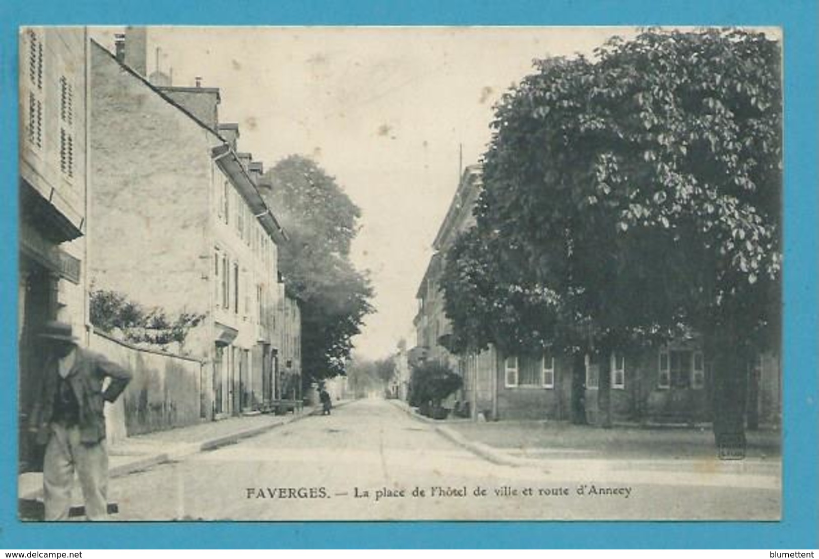 CPA La Place De L'Hôtel-de-Ville Et Route D'Annecy FAVERGES 74 - Faverges