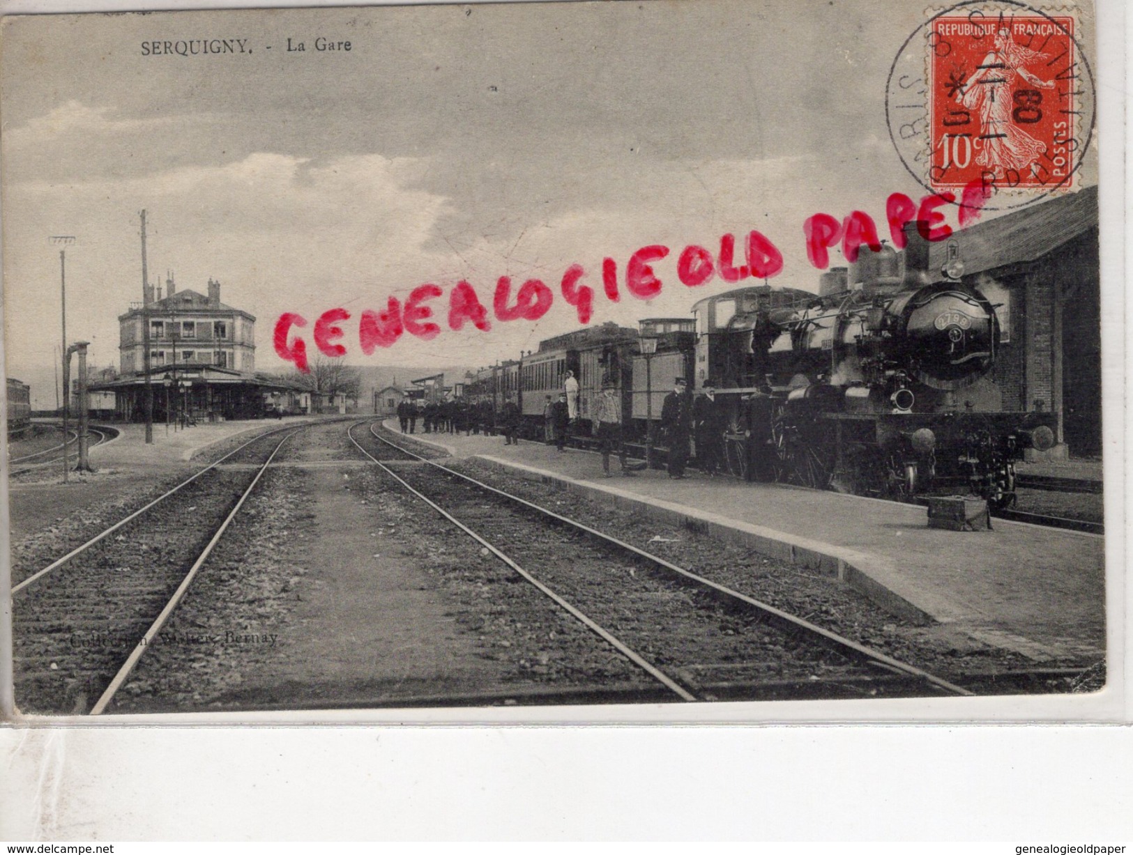 27 - SERQUIGNY - LA GARE   1908- GROS PLAN LOCOMOTIVE - Serquigny