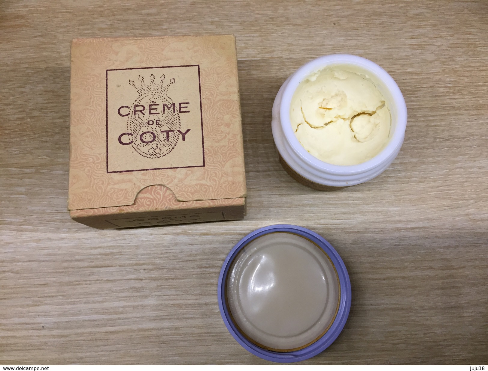 Crème De COTY - Produits De Beauté