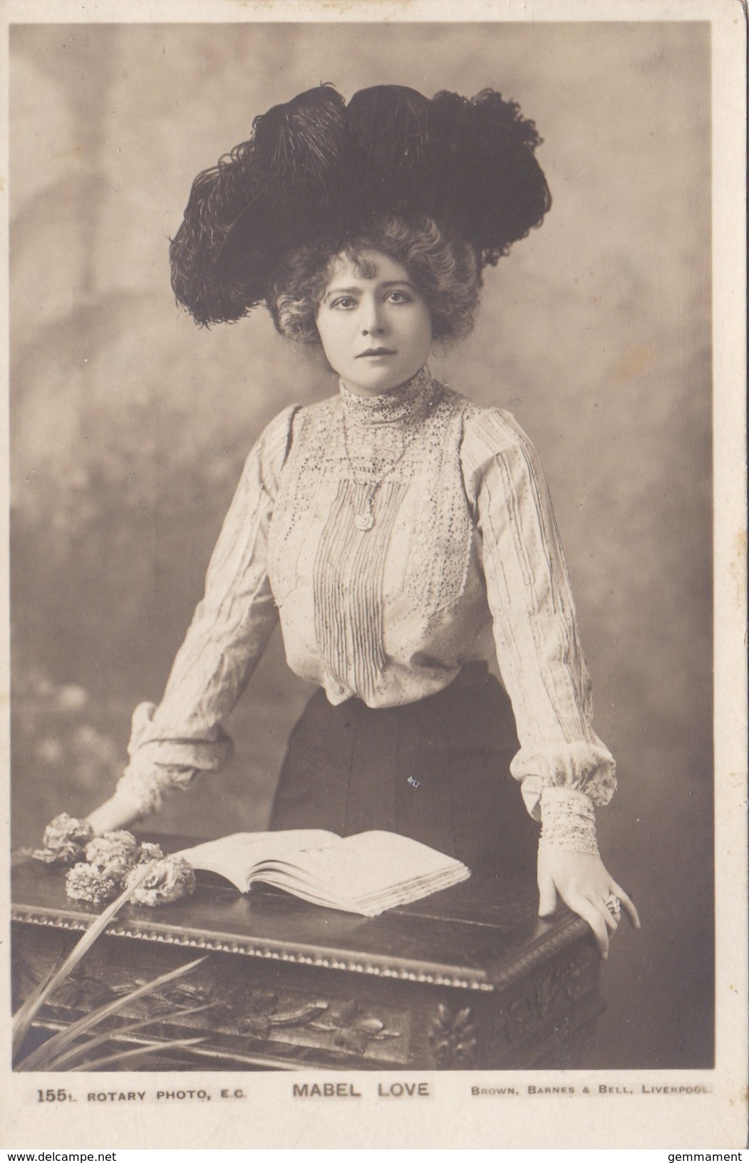 ACTRESS-  MABEL LOVE - Théâtre