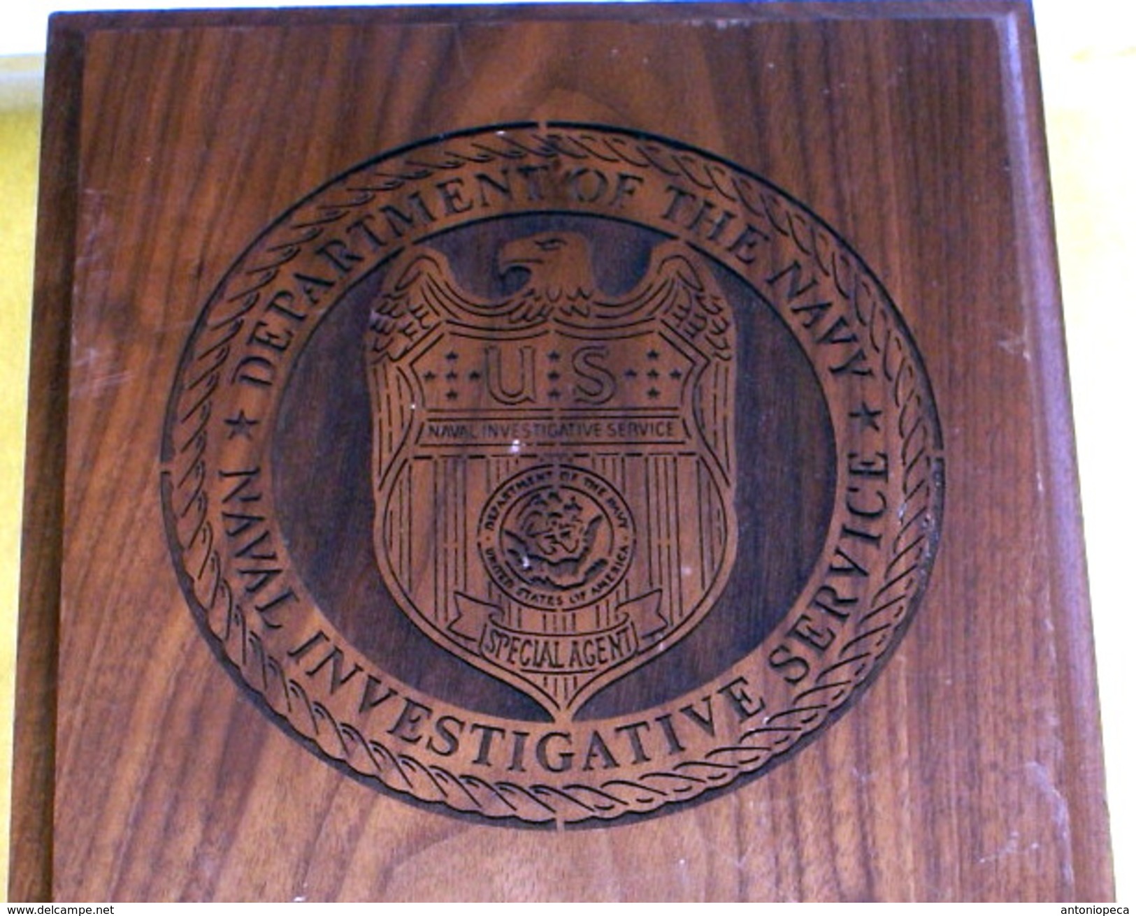 USA, US NAVY INTELLIGENCE WOODEN ARTISTIC INSIGNA - Police