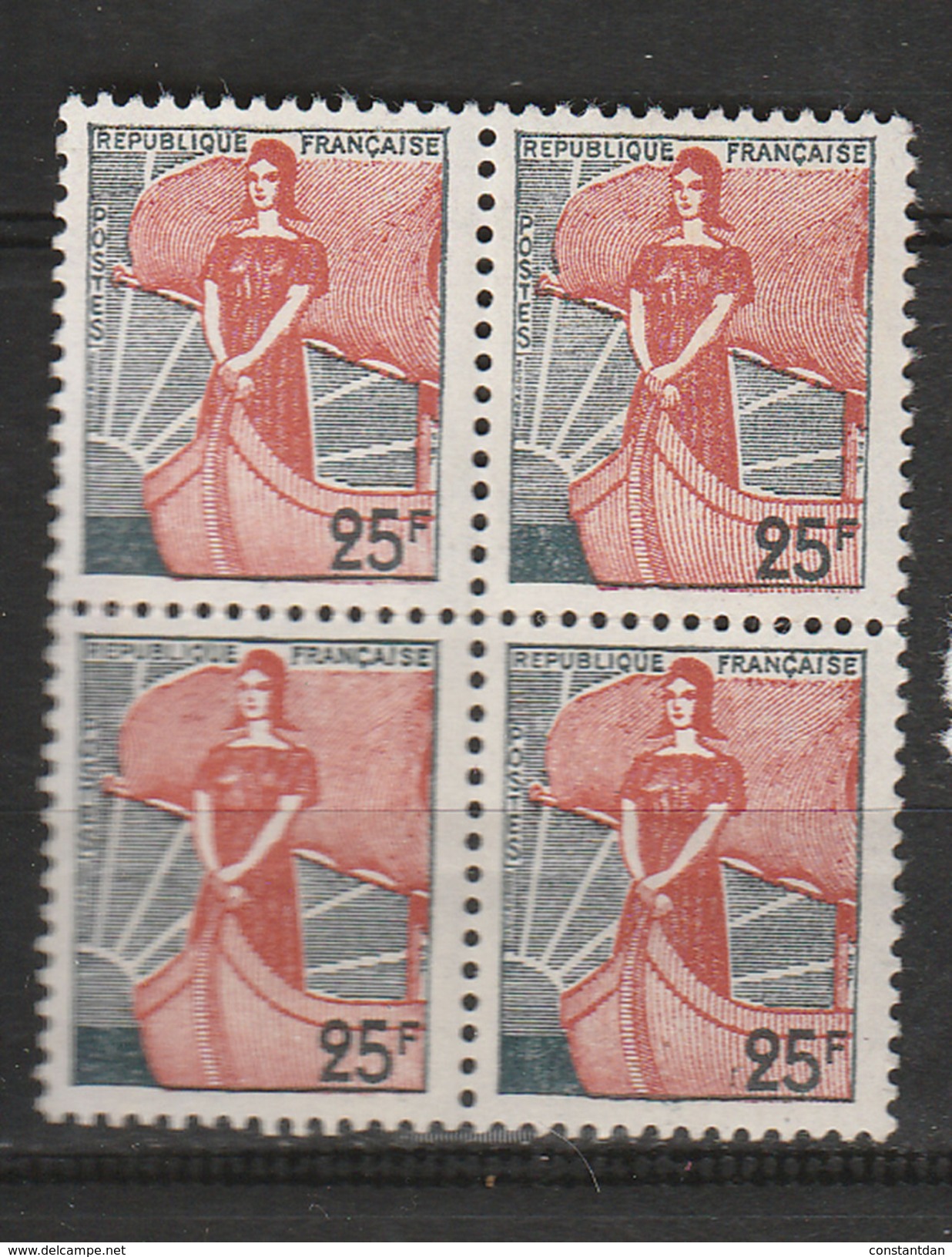 FRANCE N° 1216 25F VERT MARIANNE A LA NEF GRIS ET ROUGE  VOILE EN POINTILLEE SUR LE 1ER TPS EN HAUT A GAUCHE BLOC DE 4** - Unused Stamps