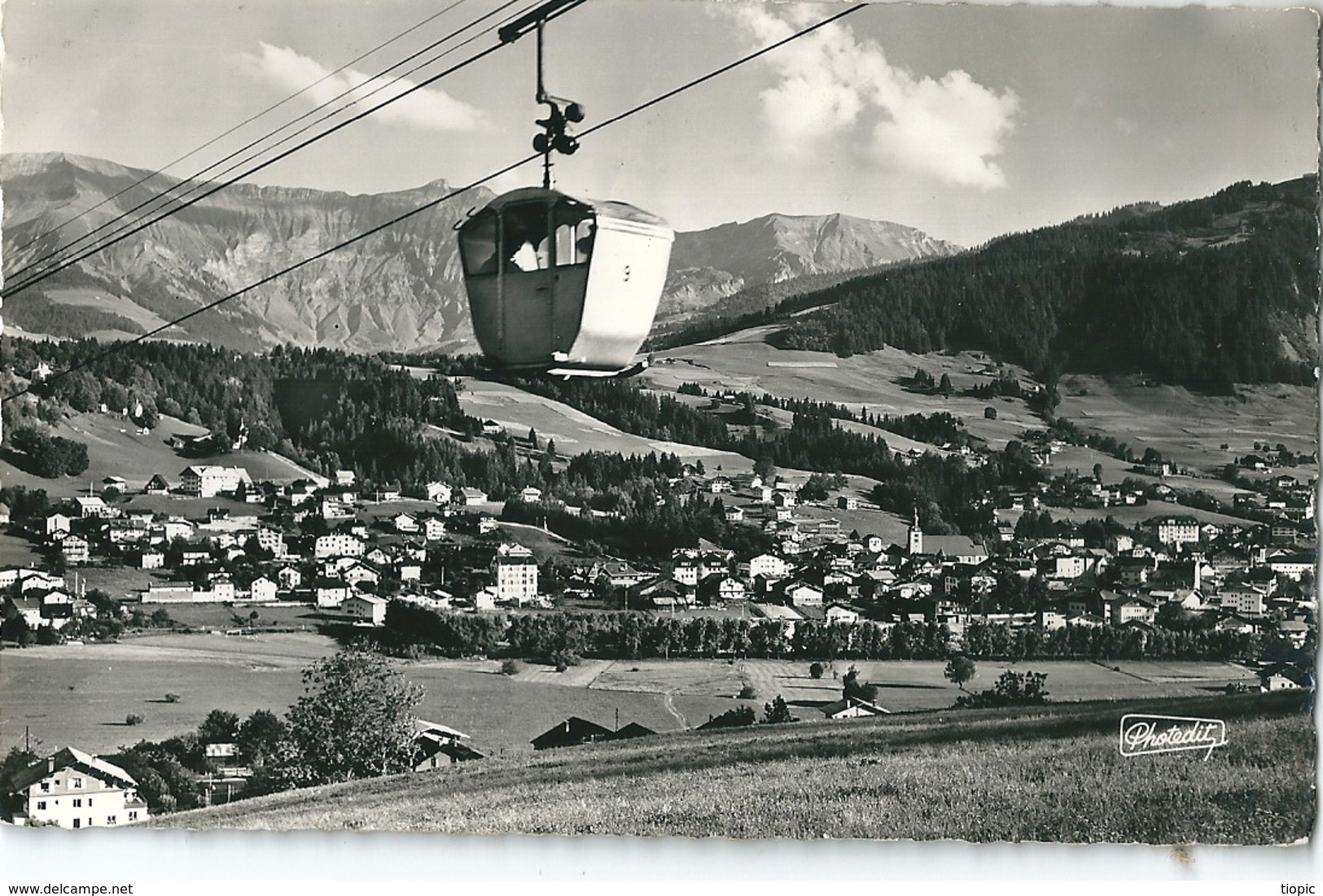 MEGEVE   ( 74 )   Le  Télécabine  Du  Jaillet  Dominant  La  Station  Et  La  Vue  Générale    (  C.P.s.m  Dentelée   ) - Megève