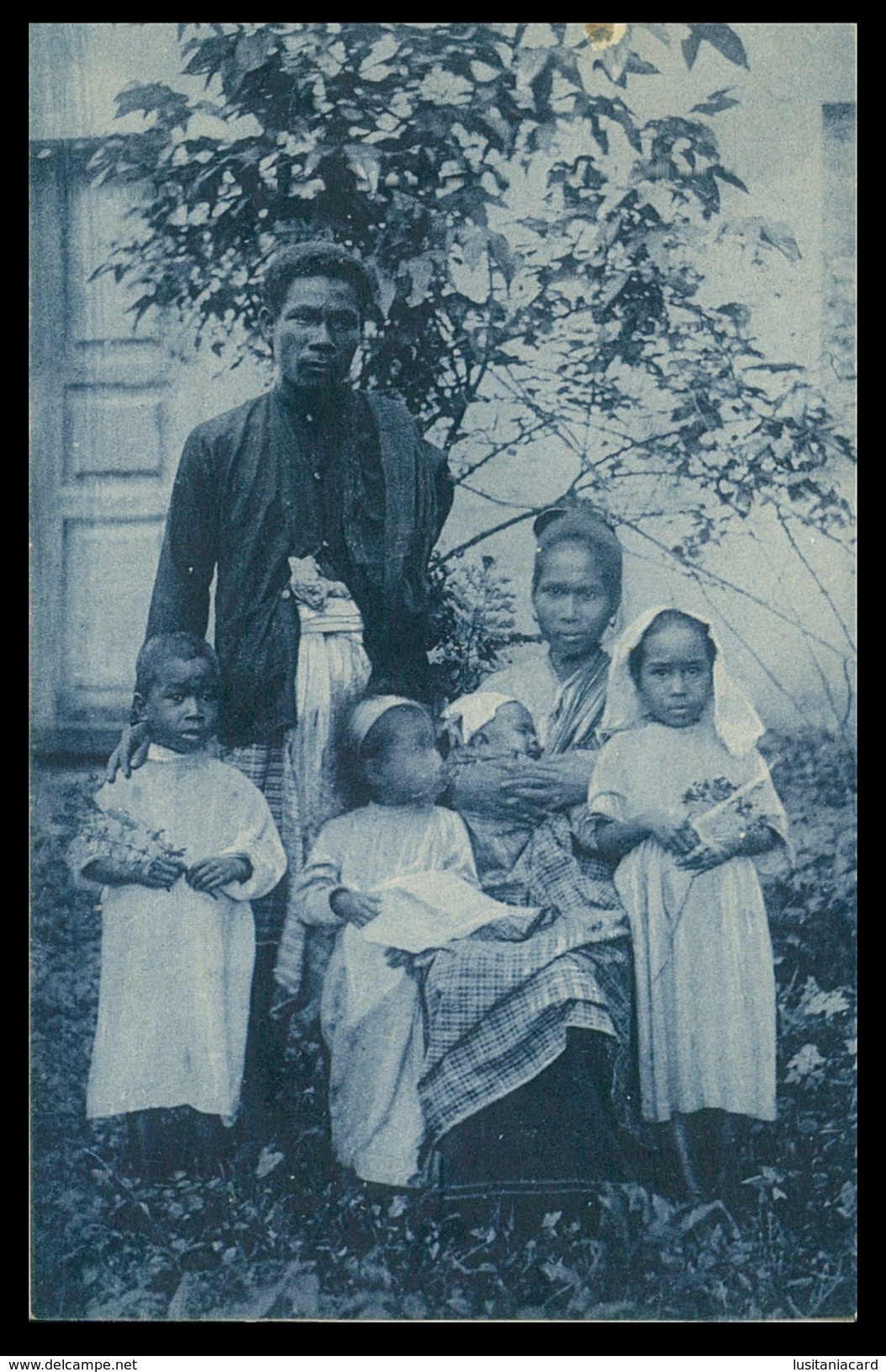 TIMOR - Uma Familia Cristã ( Ed. Da Missão)  Carte Postale - Timor Orientale