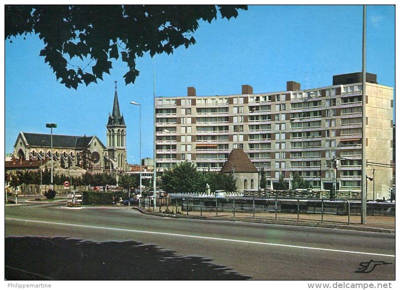 42 - Roanne : Le Carrefour Vichy-Clermont - L'Eglise N.D. Des Victoires - Roanne