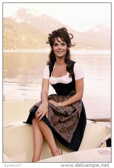 Film Stars - Natalie Wood Postcard - RPPC Size: 15x10 Cm. Aprox. - Artistas