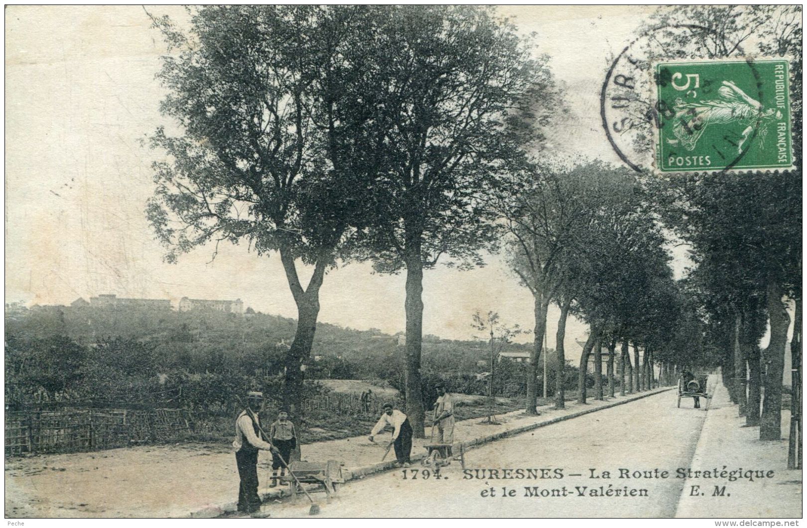 N°50914 -cpa Suresnes -la Route Stratégique Et Le Mont Valérien- - Mont Valerien