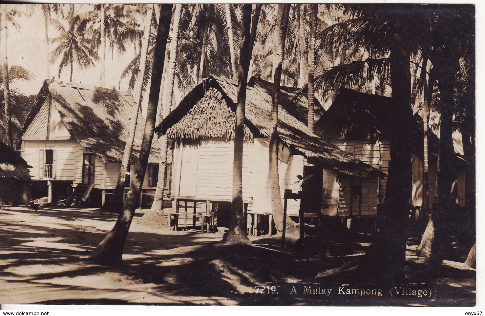 Carte Postale Photo SINGAPOUR-SINGAPORE (Asie-Asia-Asien)  A Malay Kampong Village - Singapour