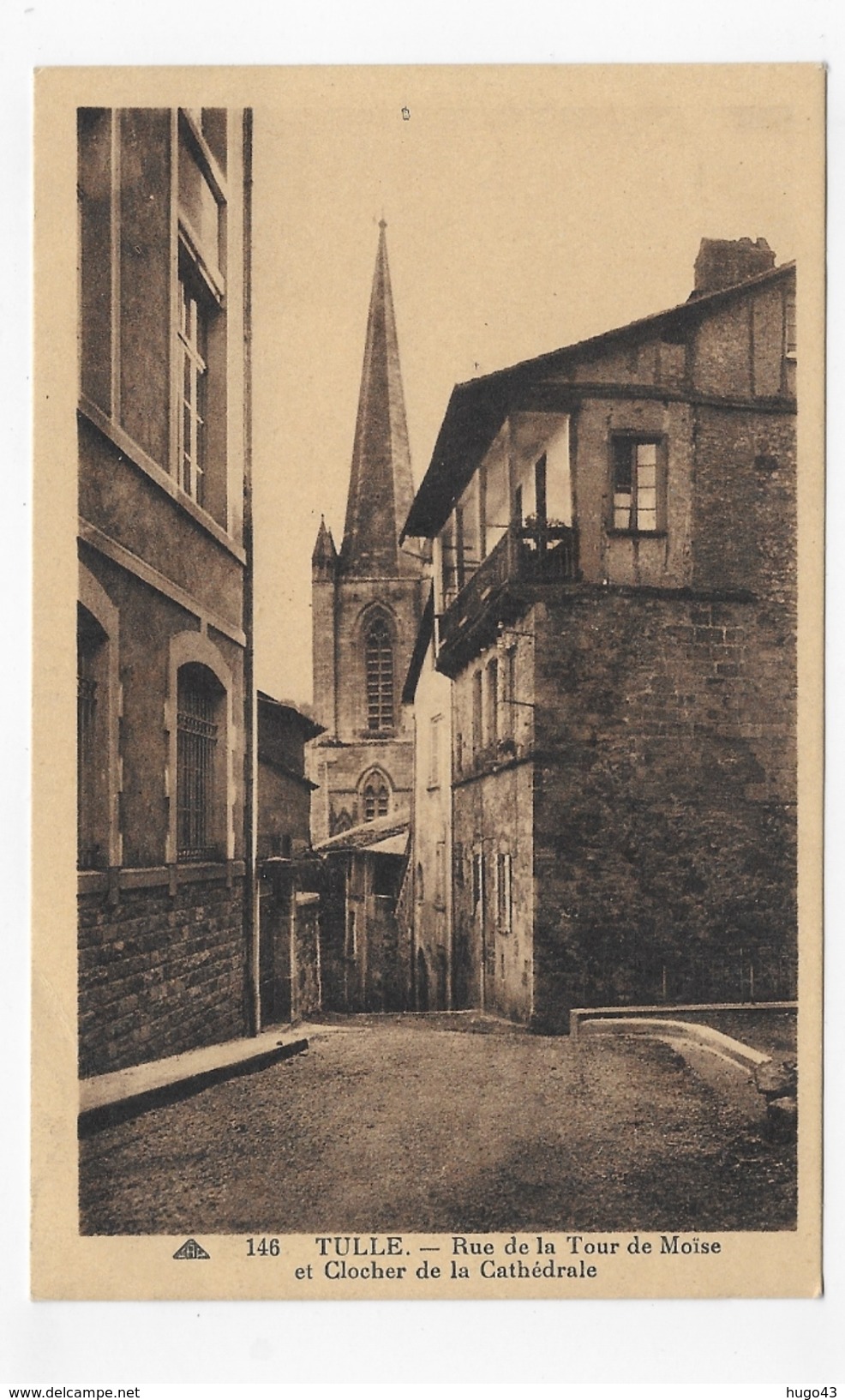 TULLE - N° 146 - RUE DE LA TOUR DE MOISE ET CLOCHER DE LA CATHEDRALE - CPA NON VOYAGEE - Tulle