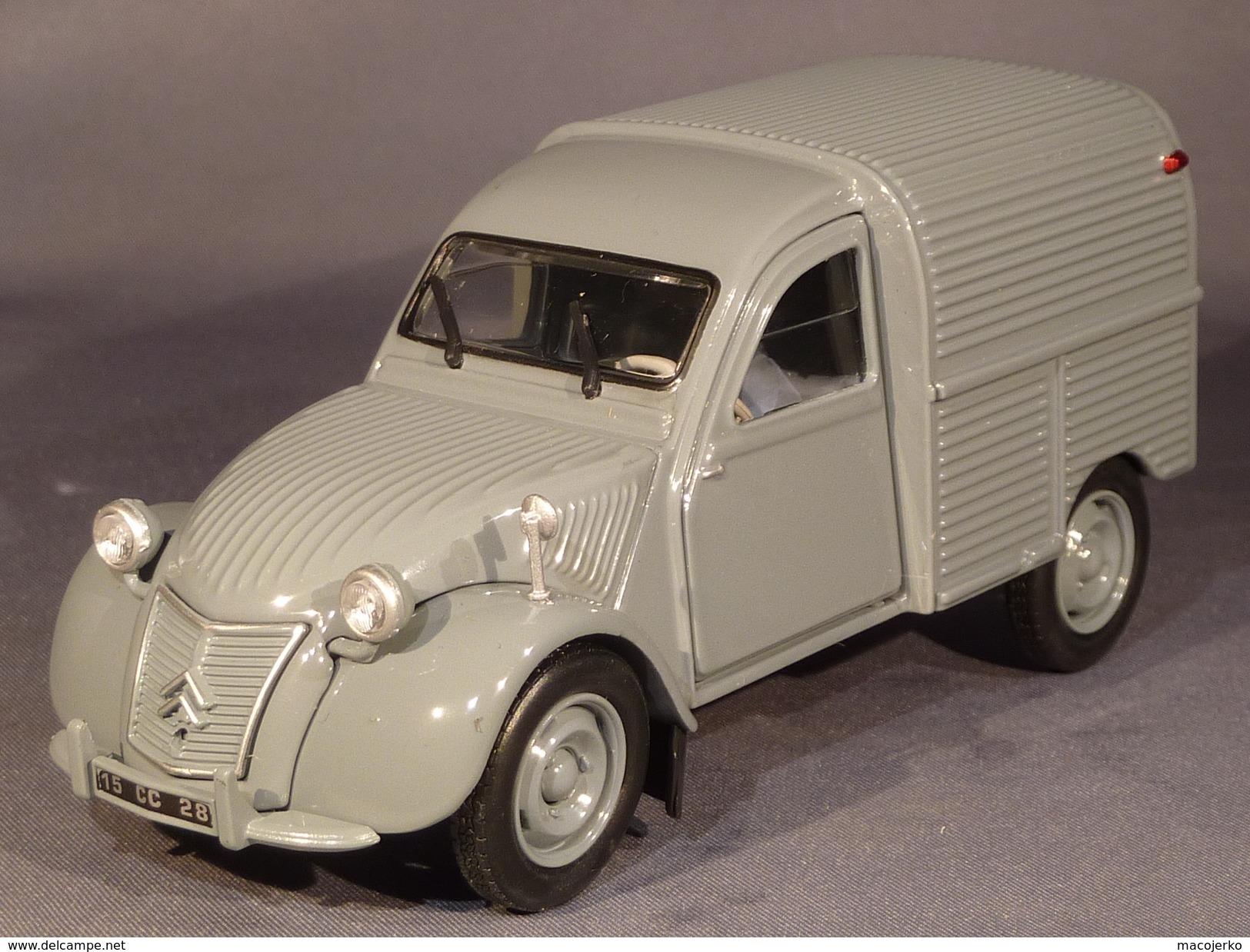 Universal Hobbies 6501, Citroën 2CV Fourgonnette, 1:32 - Echelle 1:32