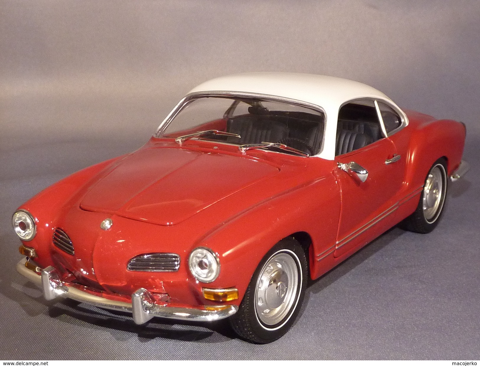 Minichamps 241245005, VW Karmann Ghia Coupé, 1970, 1:24 - Autres & Non Classés