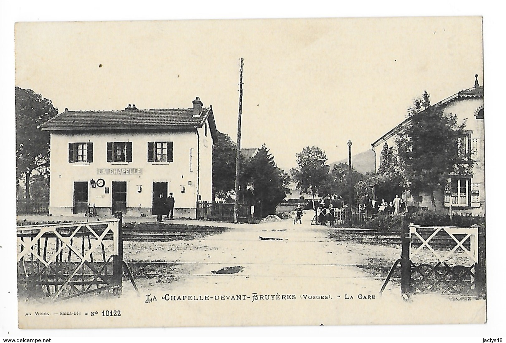 LA  CHAPELLE - DEVANT - BRUYERES  (cpa 88)  La Gare , Passage à Niveau - ## TRES  RARE ##  - L 1 - Autres & Non Classés